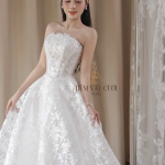 TVC855 Váy Cưới Đi Bàn, Váy Cưới Cô Dâu, Đầm Cưới Dáng Xuông, Cúp Ngực, Hoa 3D, Bồng Bềnh, Xếp Ly