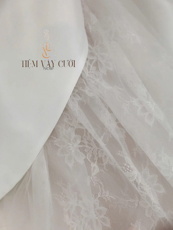 TVC787 Váy Cưới Đi Bàn, Đầm Cưới Đi Bàn, Cúp Ngực, Phối Ren, Dáng Xuông