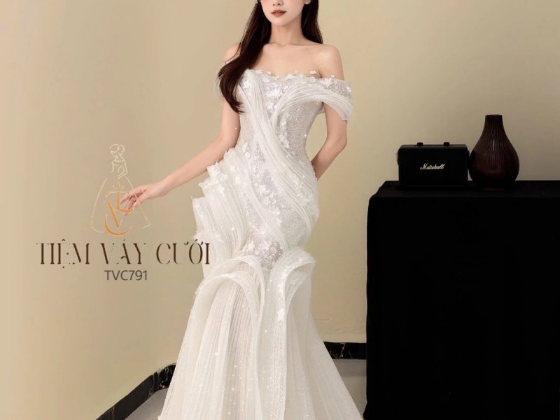 TVC791 Váy Cưới Đi Bàn, Đầm Cưới Đuôi Cá, Cúp Ngực, Lấp Lánh, Cao Cấp