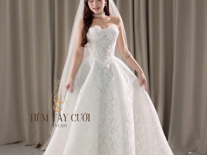 TVC809 Váy Cưới Đi Bàn, Đầm Cưới Dáng Xuông, Cúp Ngực, Hoa 3D